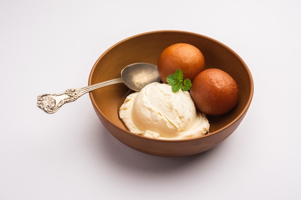 Gulab Jamun with Ice Cream