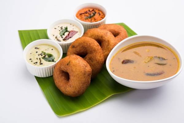 Medu Vada with Sambar and Chutney